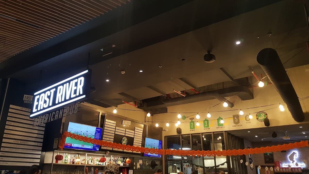East River | American Pub
