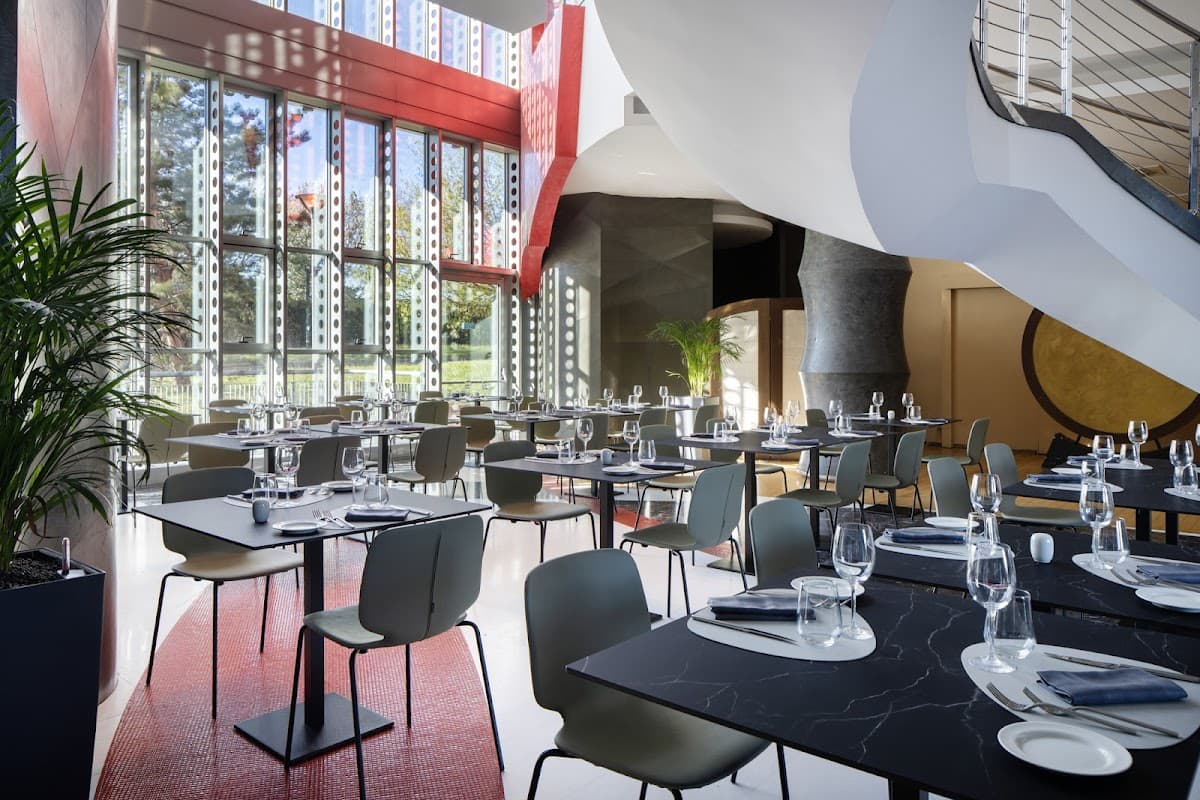 Volare Bar & Restaurant